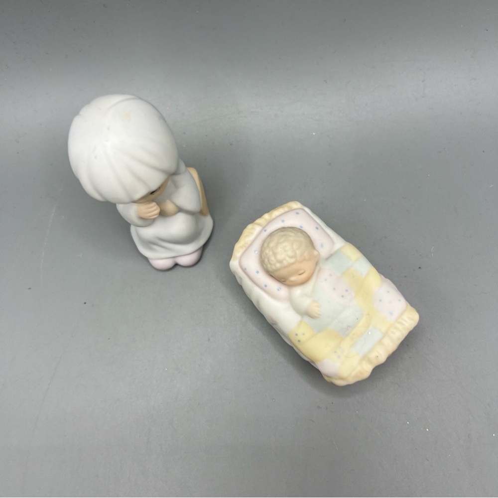 VTG 1982 PRECIOUS MOMENTS MINI NATIVITY MARY & BABY JESUS FIGURINES E-2395 NICE! - Picture 4 of 7